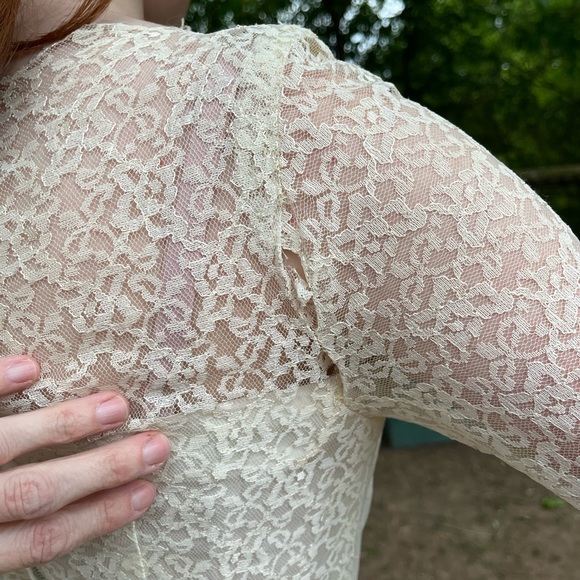 Vintage lace 1960’s long sleeve lace wedding dress - Picture 10 of 13